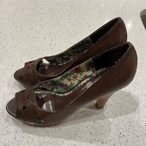 Sarah Jayne Heels